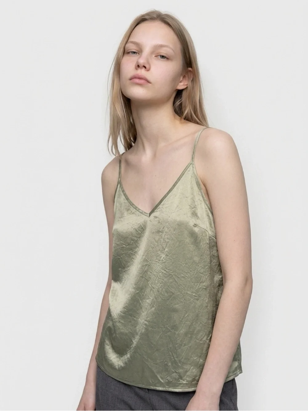 Aritzia Babaton Crinkle Satin Cami Top Size Large Sage Green Silky size large - Picture 1 of 3